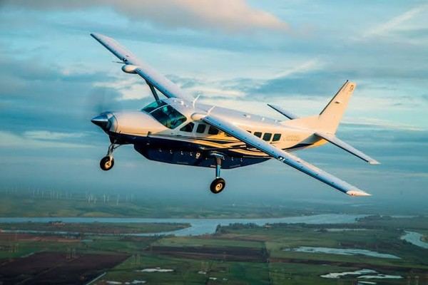 Foto: aeronave o cabina (reemplazar — 600×400 px)